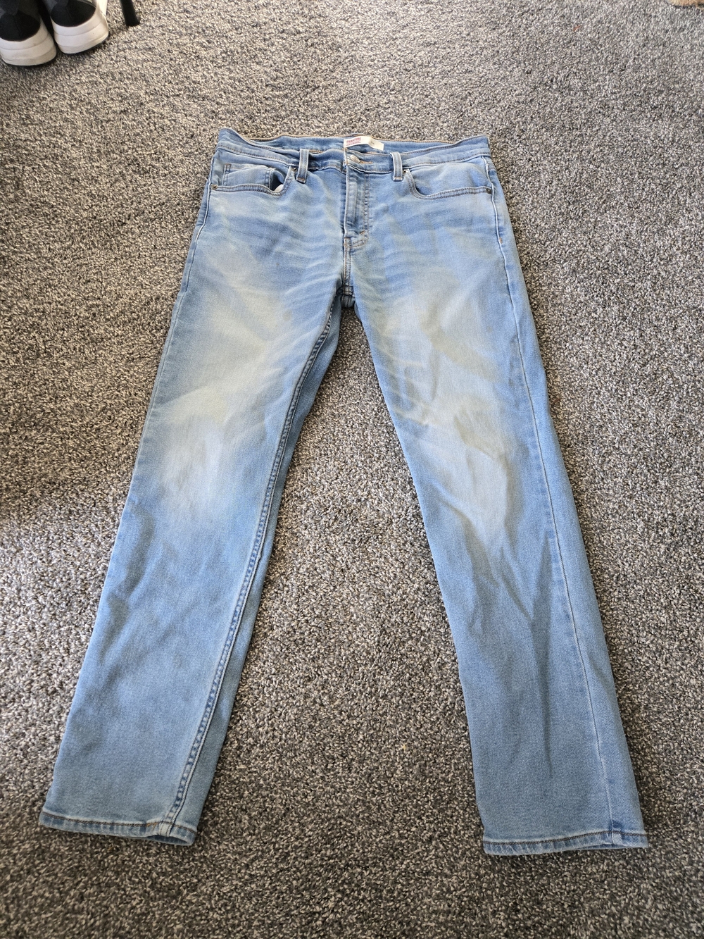 Signature by Levi Strauss Light Wash Men's Straight Jeans